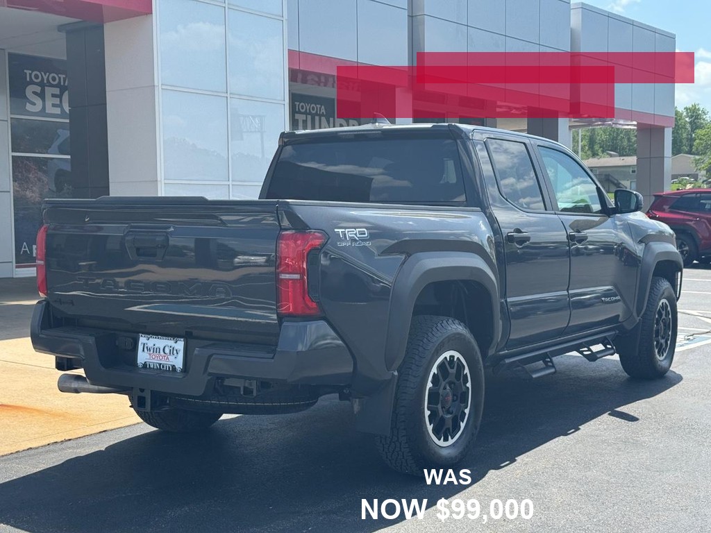 Toyota Tacoma 4WD Vehicle Full-screen Gallery Image 03