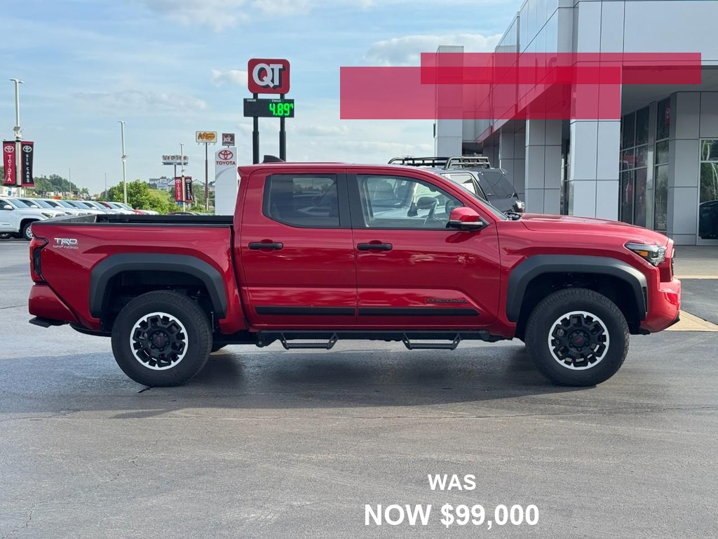 Toyota Tacoma 4WD Vehicle Full-screen Gallery Image 02