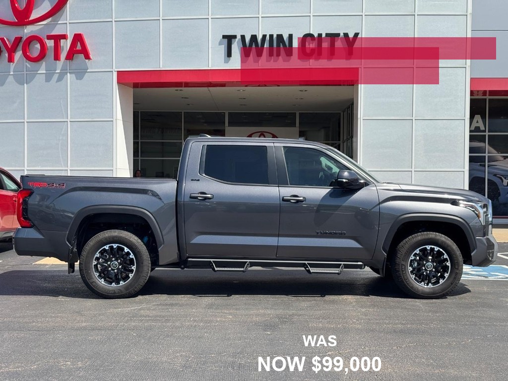 Toyota Tundra 4WD Vehicle Full-screen Gallery Image 02