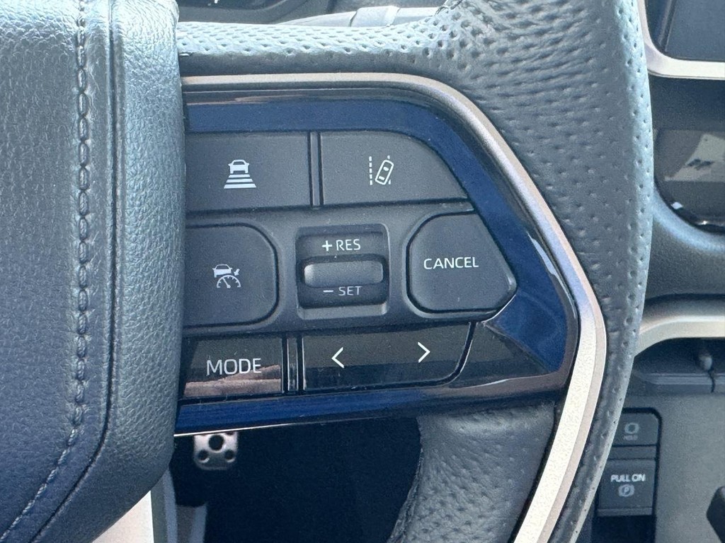 Toyota Tundra 4WD Vehicle Full-screen Gallery Image 18