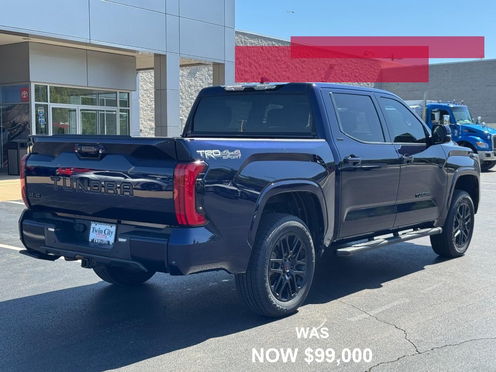 Toyota Tundra 4WD Vehicle Full-screen Gallery Image 03