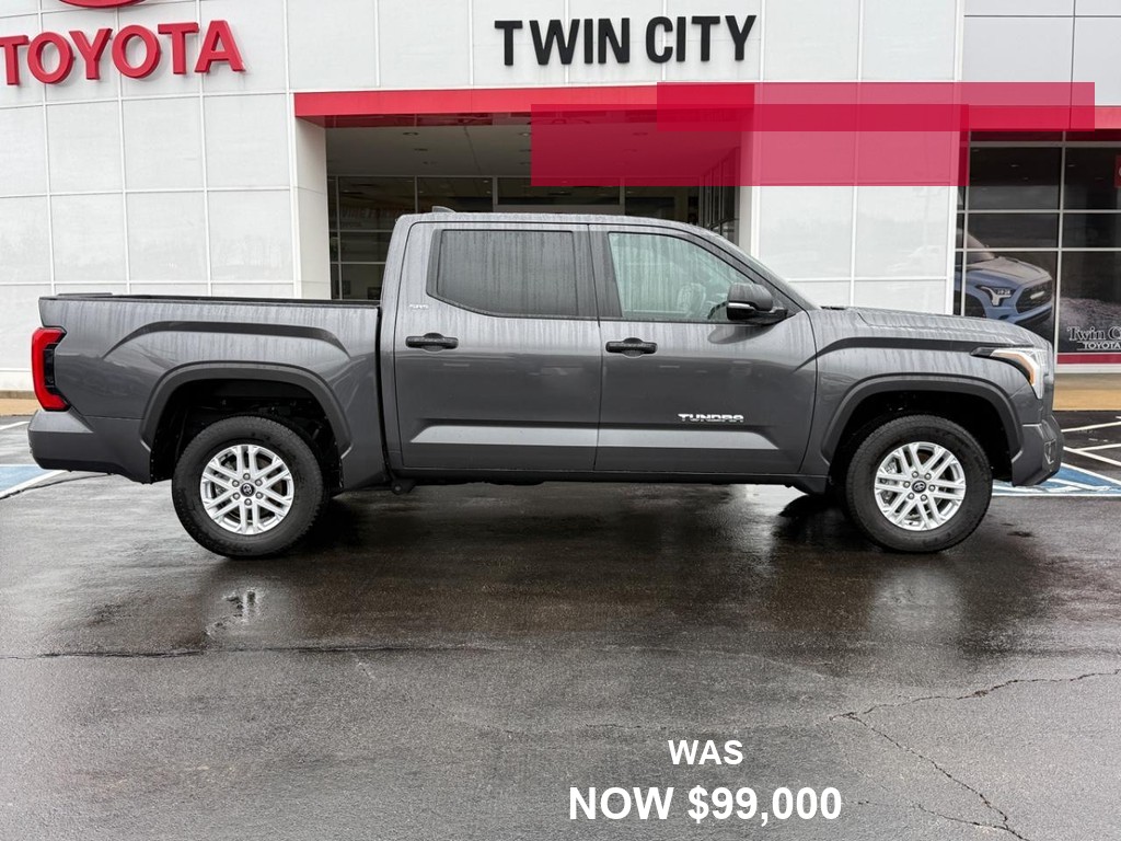 Toyota Tundra 4WD Vehicle Full-screen Gallery Image 02