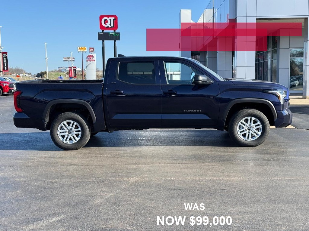 Toyota Tundra 4WD Vehicle Full-screen Gallery Image 02