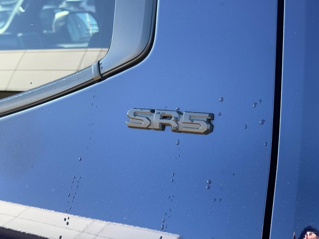 Toyota Tundra 4WD Vehicle Full-screen Gallery Image 8