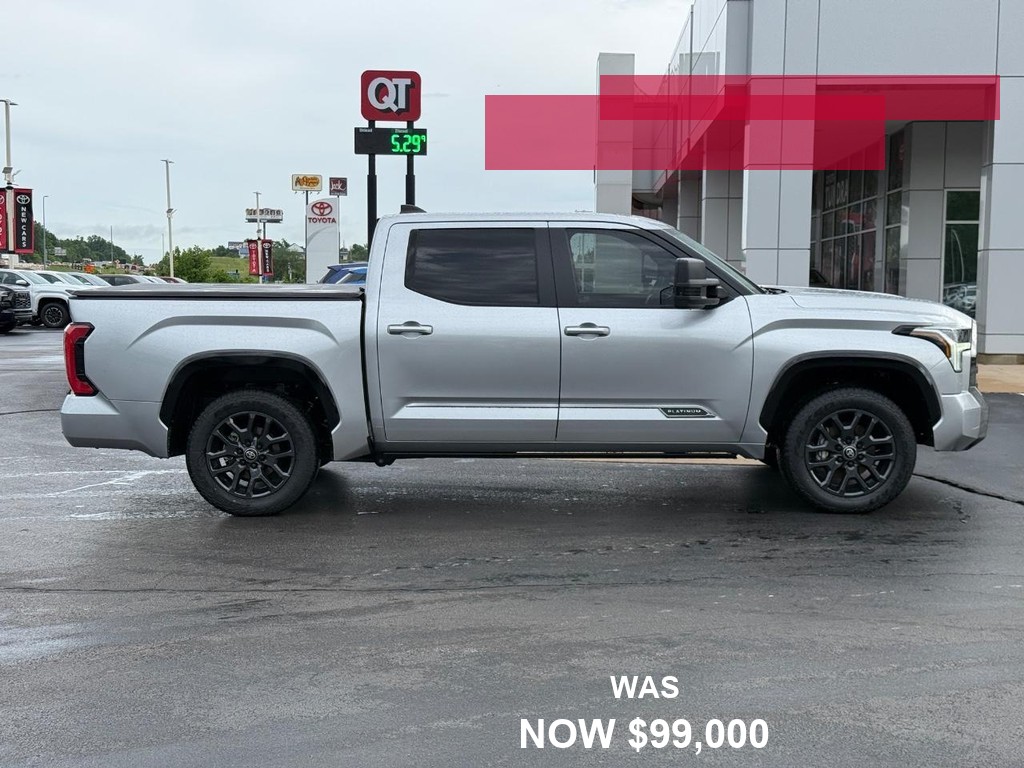 Toyota Tundra 4WD Vehicle Full-screen Gallery Image 02