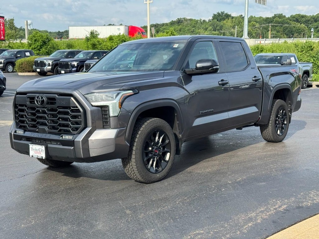 Toyota Tundra 4WD Vehicle Full-screen Gallery Image 9
