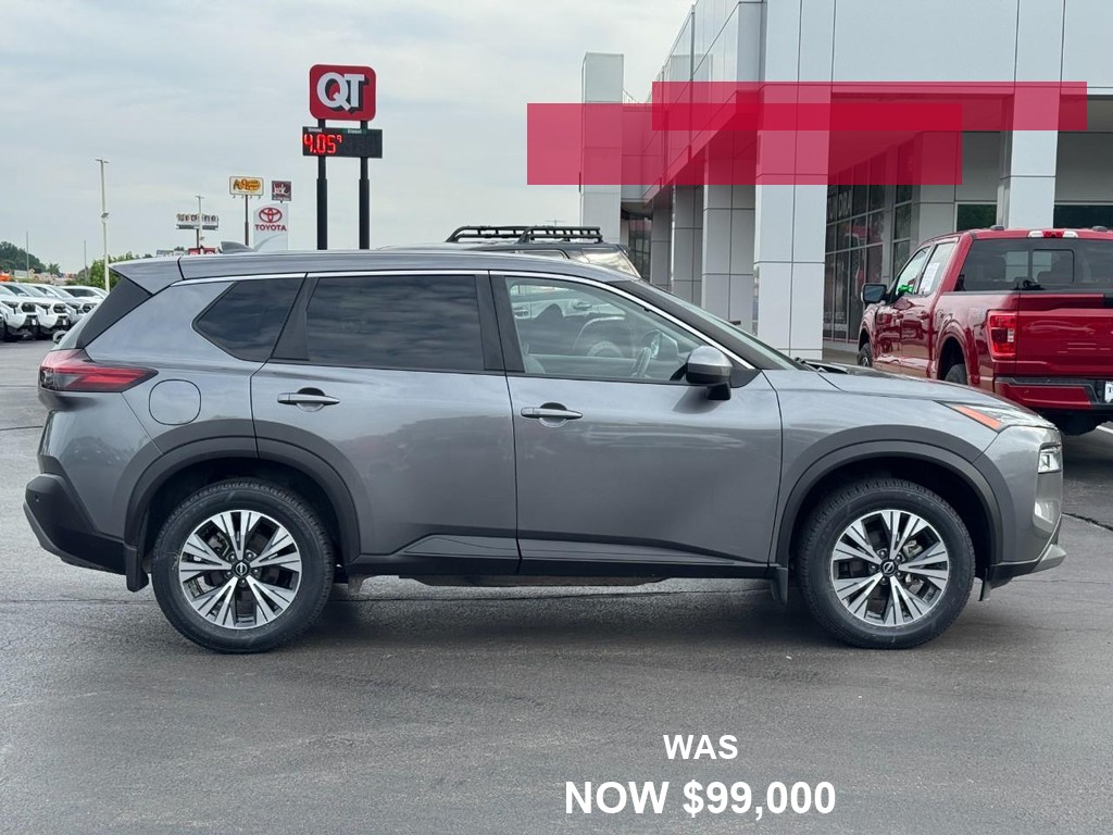 Nissan Rogue Vehicle Full-screen Gallery Image 02