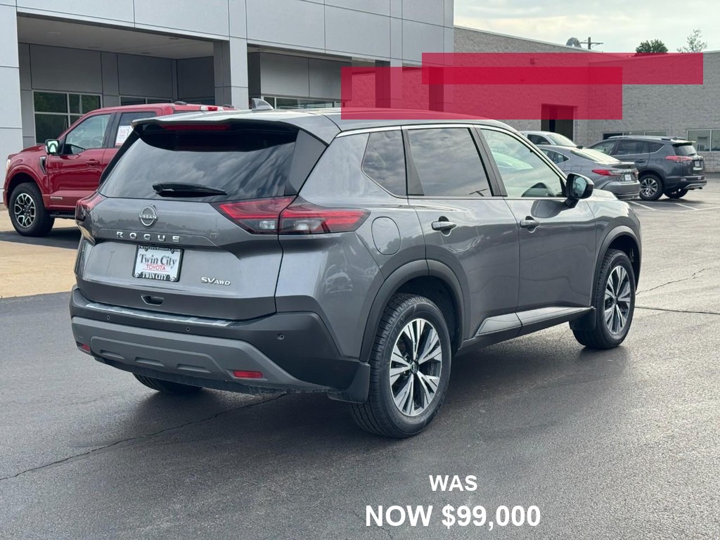 Nissan Rogue Vehicle Full-screen Gallery Image 03