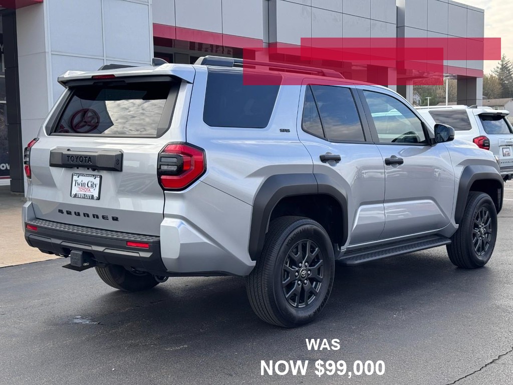 Toyota 4Runner Vehicle Full-screen Gallery Image 03