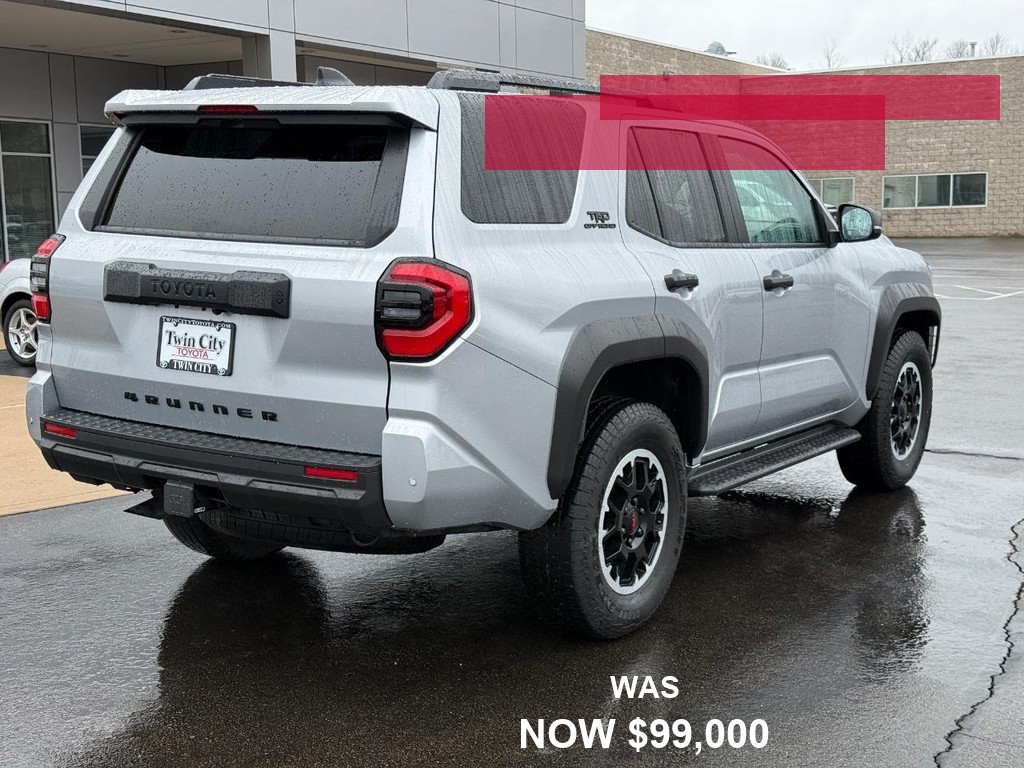 Toyota 4Runner Vehicle Full-screen Gallery Image 03