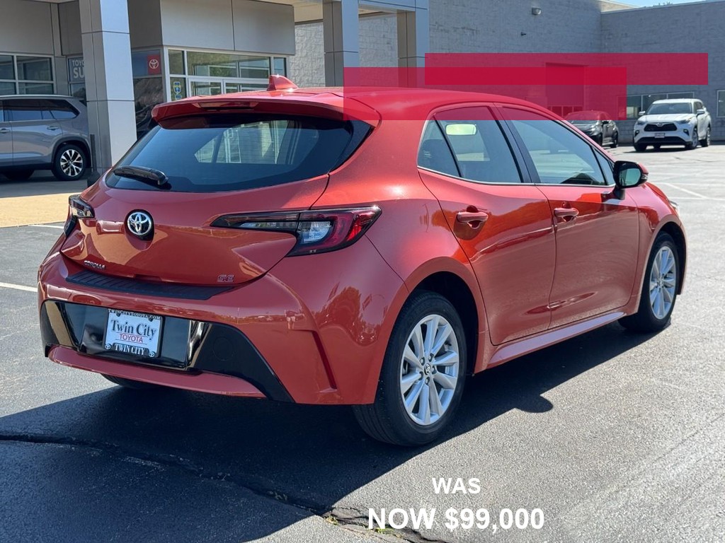 Toyota Corolla Hatchback Vehicle Full-screen Gallery Image 03