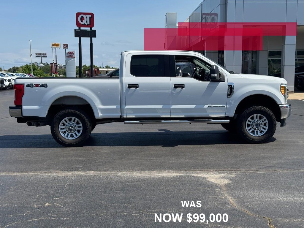 Ford Super Duty F-250 SRW Vehicle Full-screen Gallery Image 02