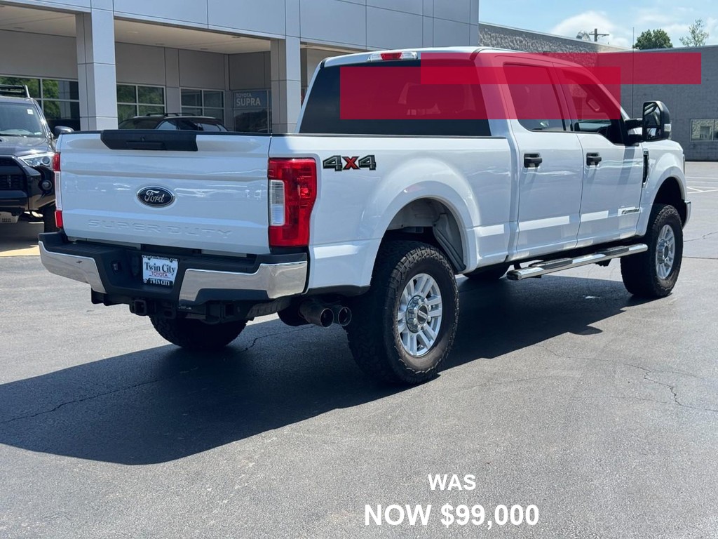 Ford Super Duty F-250 SRW Vehicle Full-screen Gallery Image 03