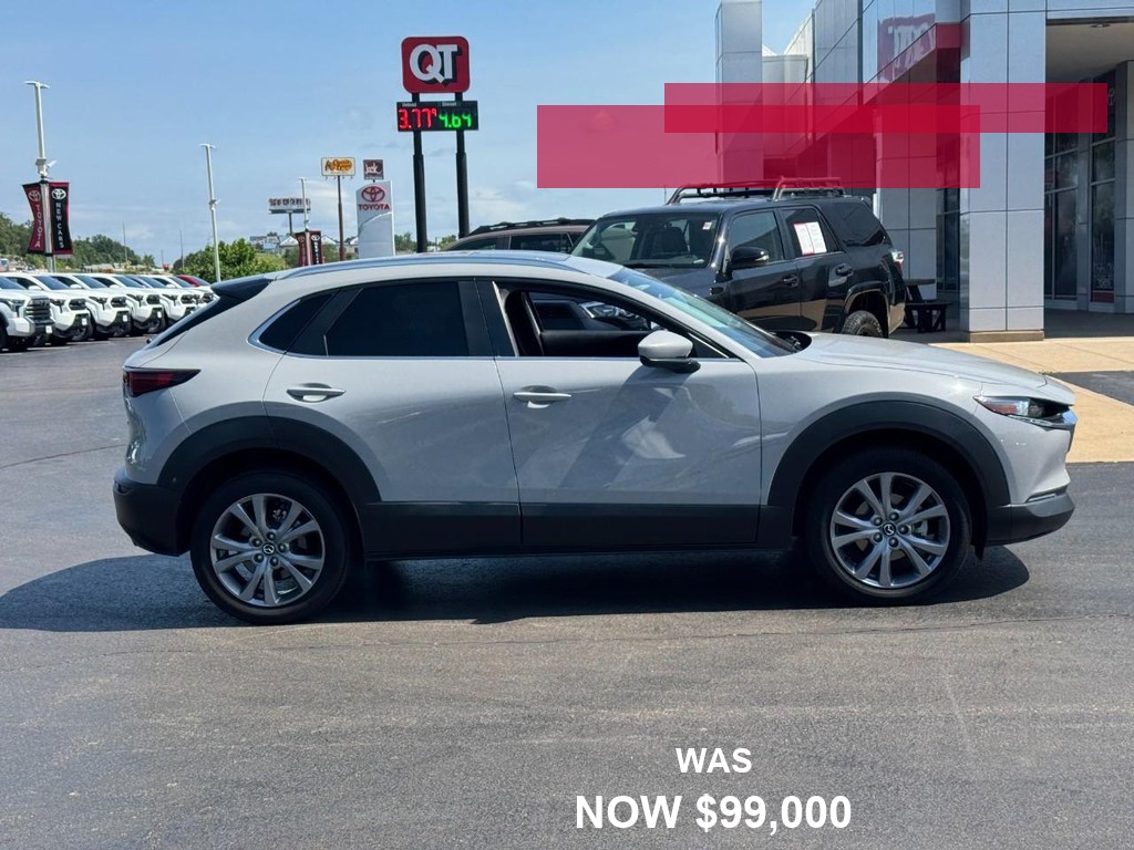 Mazda CX-30 Vehicle Full-screen Gallery Image 02