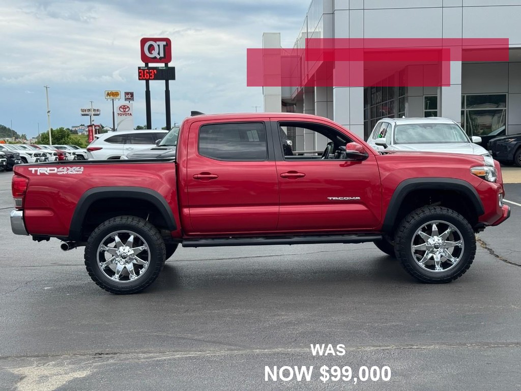 Toyota Tacoma Vehicle Full-screen Gallery Image 02