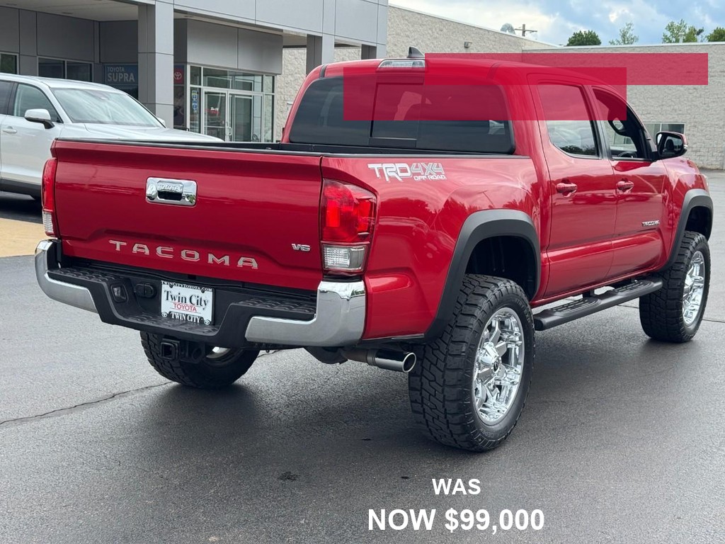 Toyota Tacoma Vehicle Full-screen Gallery Image 03