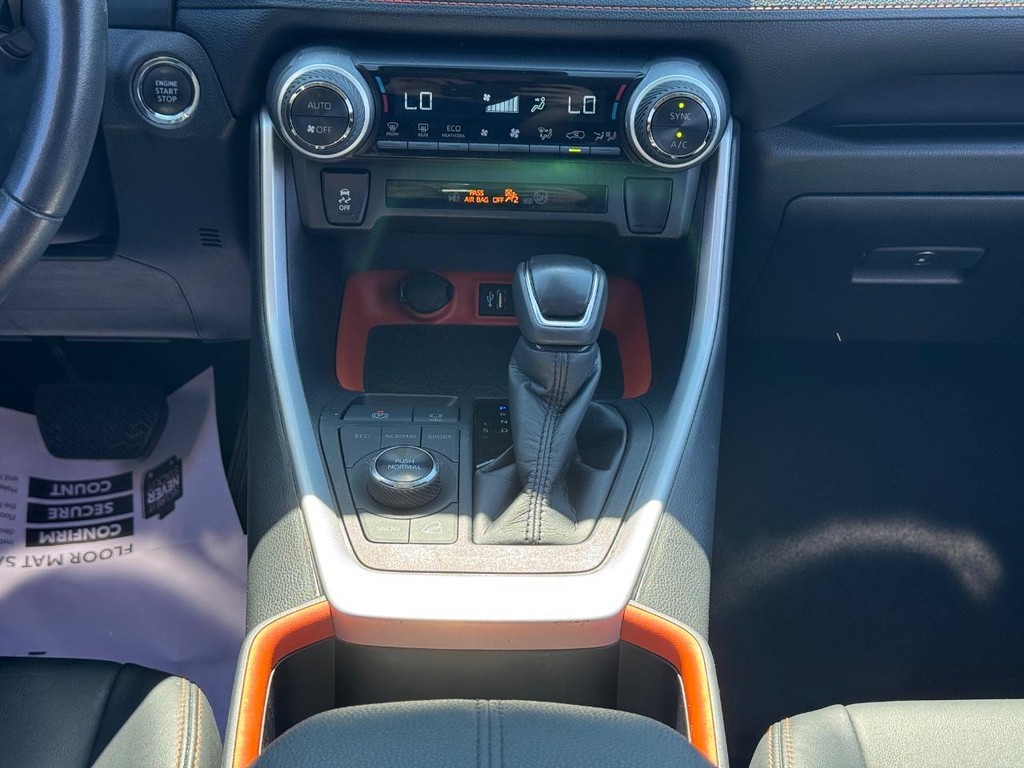 Toyota RAV4 Vehicle Full-screen Gallery Image 15