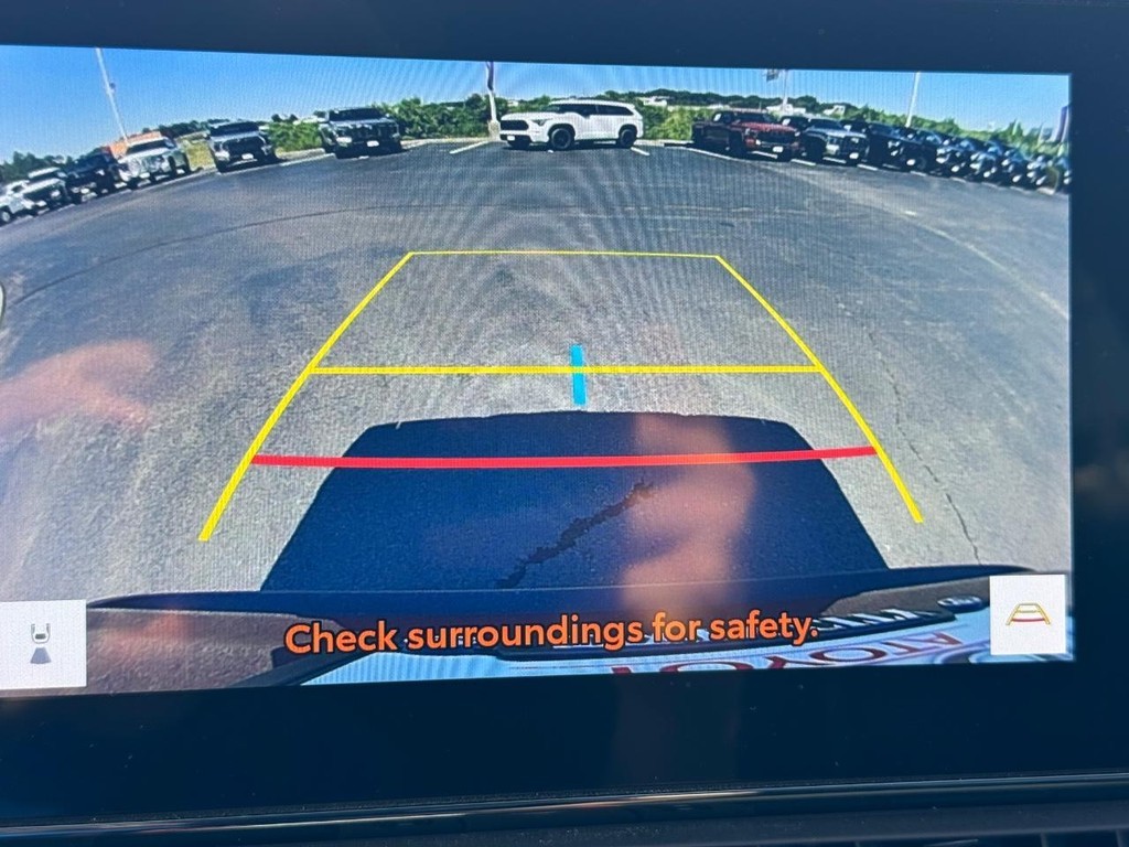 Toyota RAV4 Vehicle Full-screen Gallery Image 22