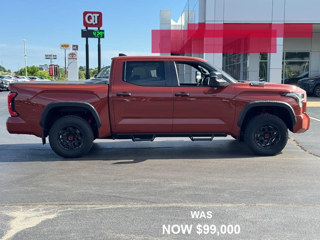 Toyota Tundra 4WD Vehicle Full-screen Gallery Image 02