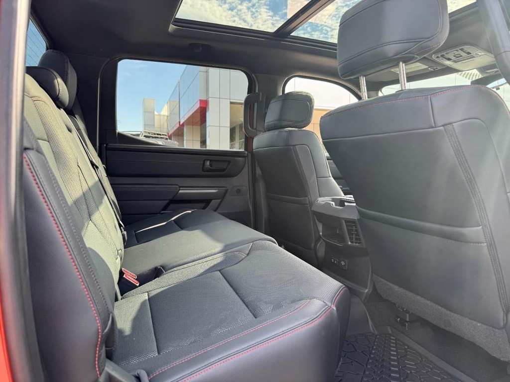 Toyota Tundra 4WD Vehicle Full-screen Gallery Image 11