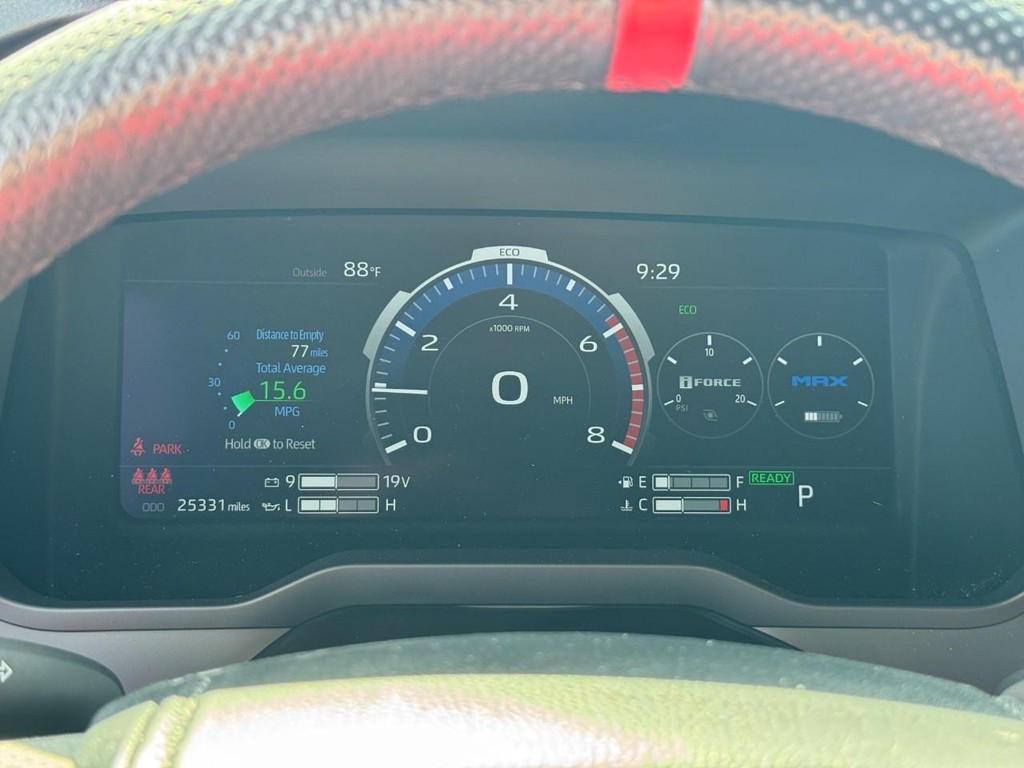 Toyota Tundra 4WD Vehicle Full-screen Gallery Image 21