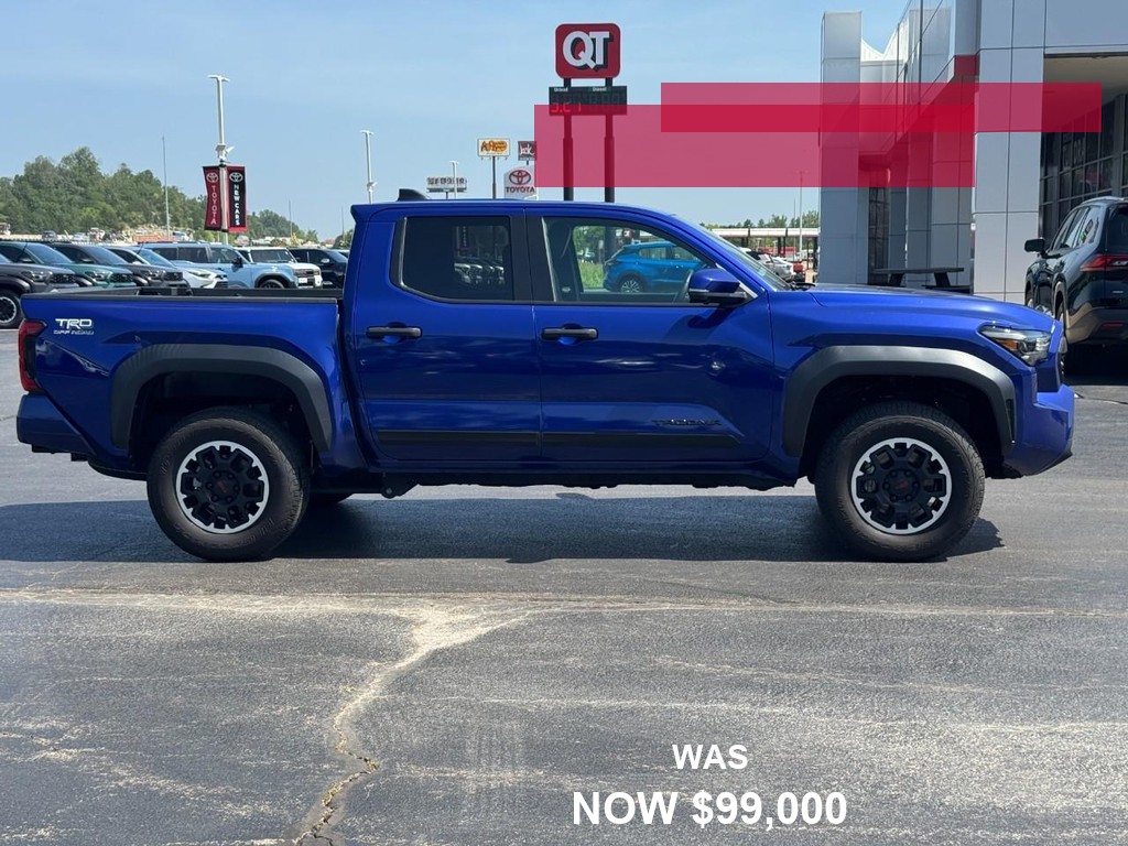 Toyota Tacoma 4WD Vehicle Full-screen Gallery Image 02