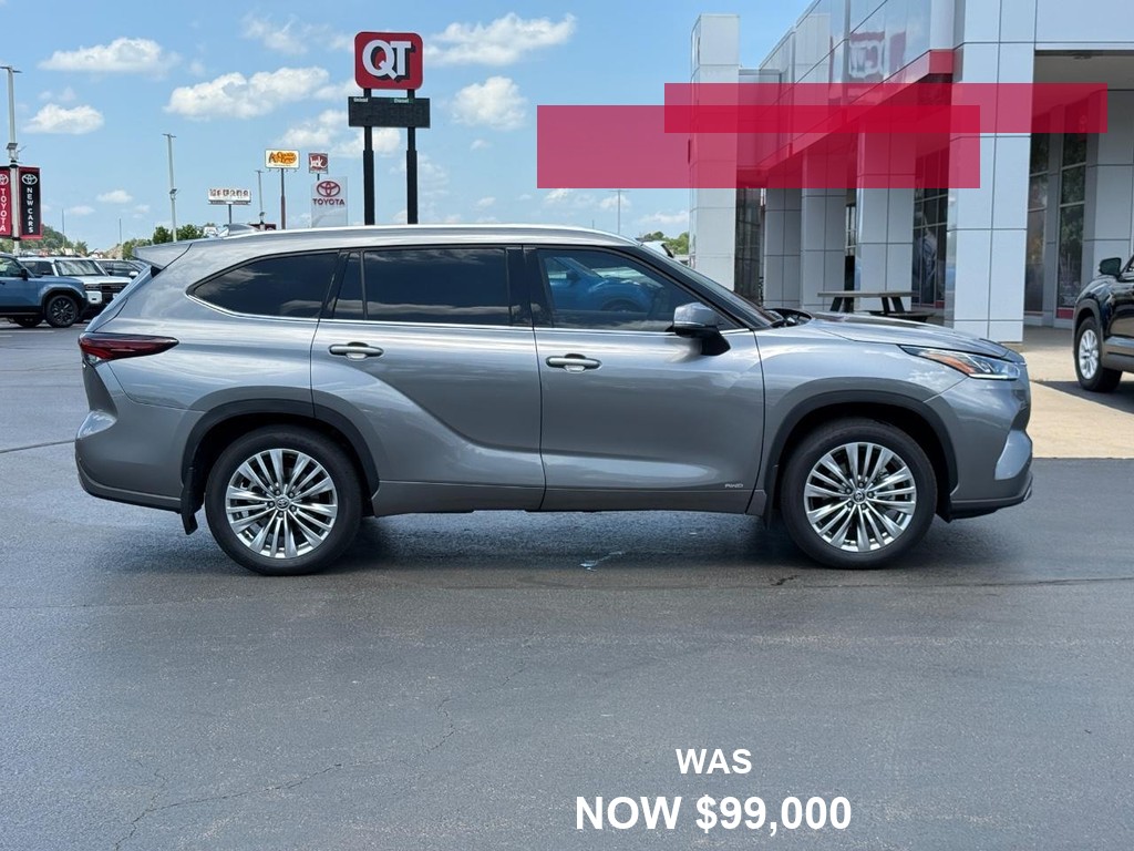 Toyota Highlander Vehicle Full-screen Gallery Image 02