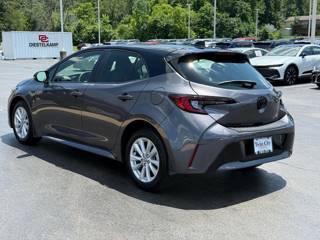 Toyota Corolla Hatchback Vehicle Full-screen Gallery Image 7
