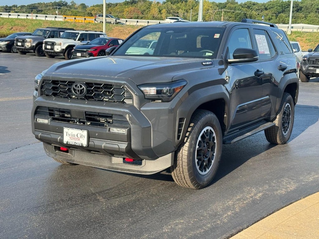 Toyota 4Runner Vehicle Full-screen Gallery Image 09