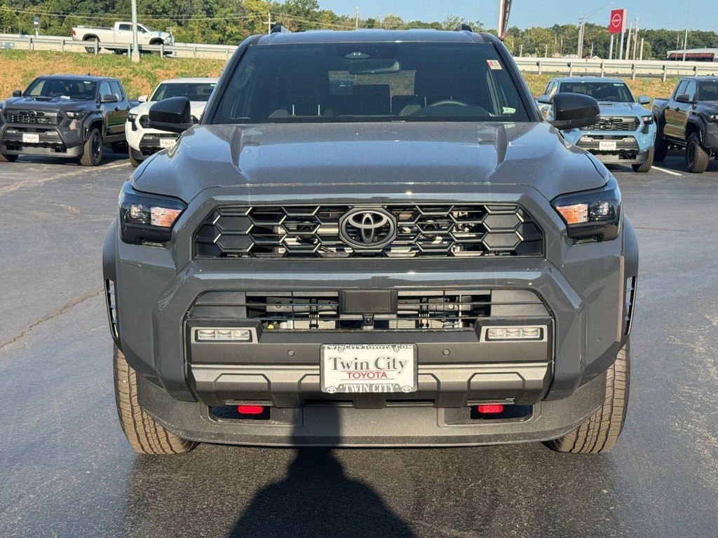 Toyota 4Runner Vehicle Full-screen Gallery Image 10