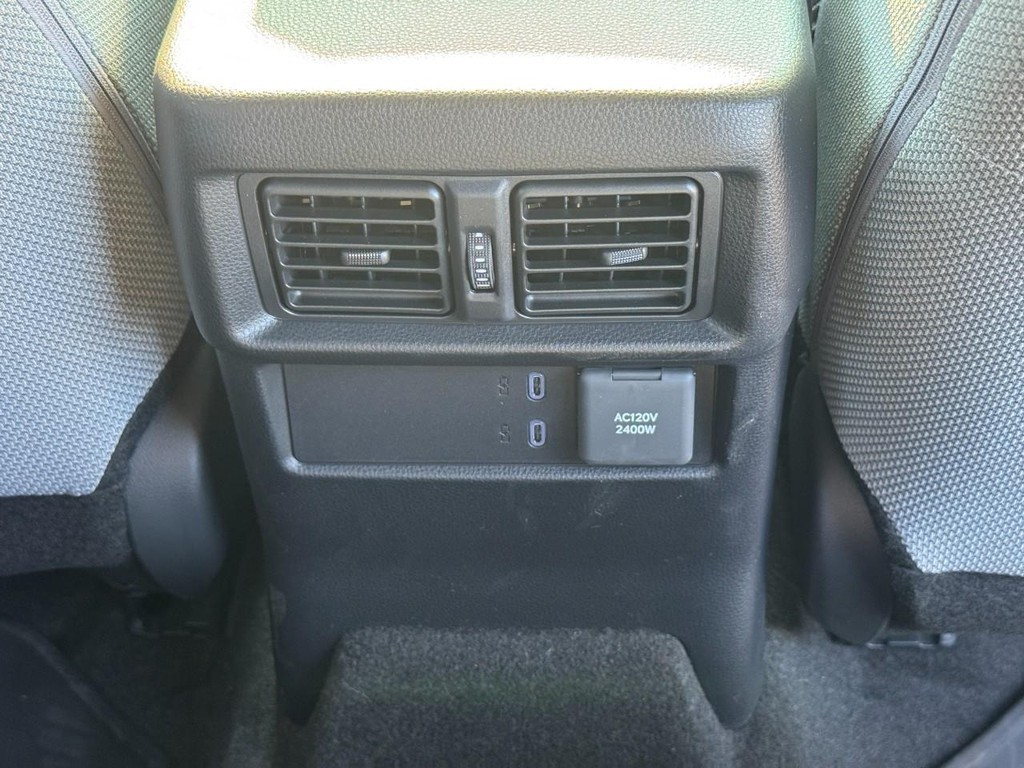 Toyota 4Runner Vehicle Full-screen Gallery Image 12