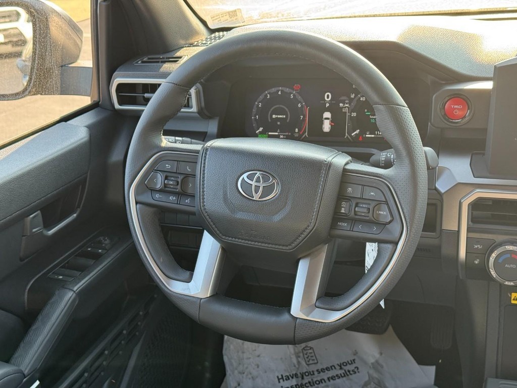 Toyota 4Runner Vehicle Full-screen Gallery Image 14