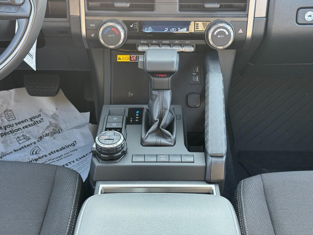 Toyota 4Runner Vehicle Full-screen Gallery Image 16