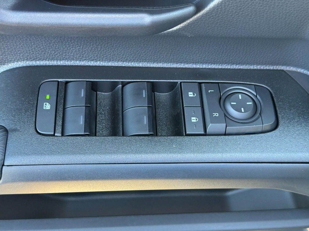 Toyota 4Runner Vehicle Full-screen Gallery Image 17
