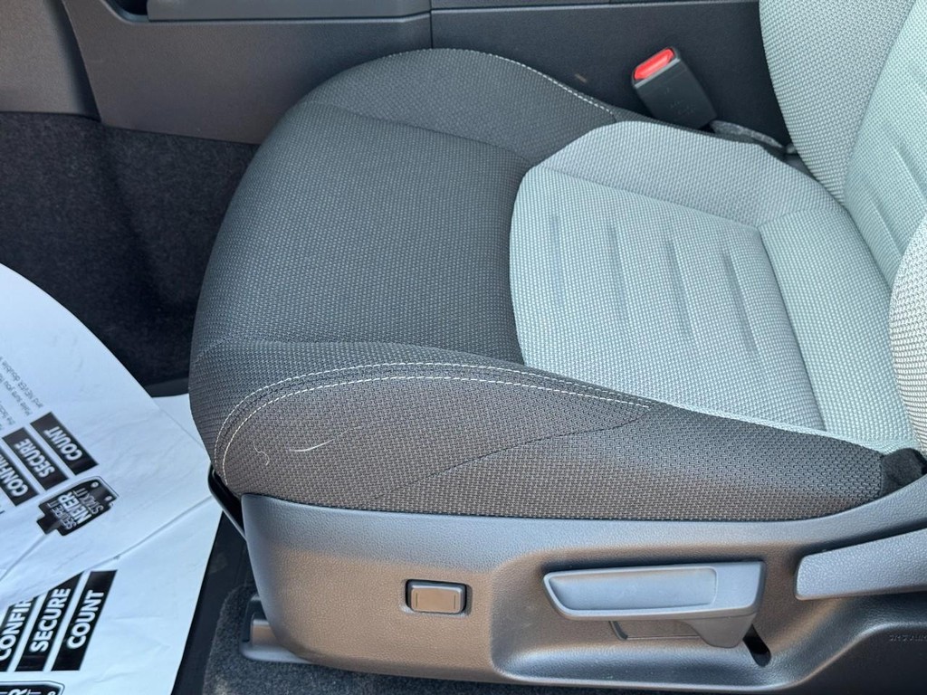 Toyota 4Runner Vehicle Full-screen Gallery Image 18