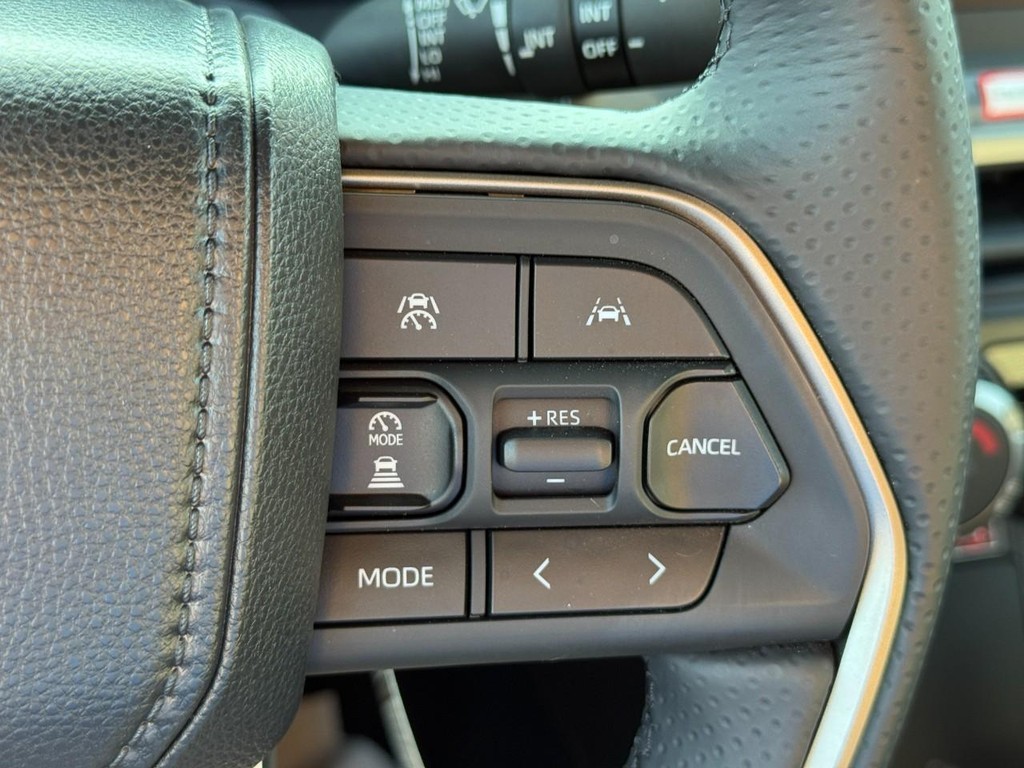 Toyota 4Runner Vehicle Full-screen Gallery Image 21