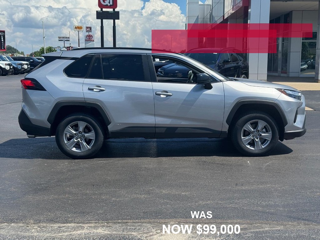 Toyota RAV4 Vehicle Full-screen Gallery Image 02