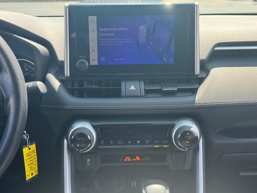 Toyota RAV4 Vehicle Full-screen Gallery Image 14