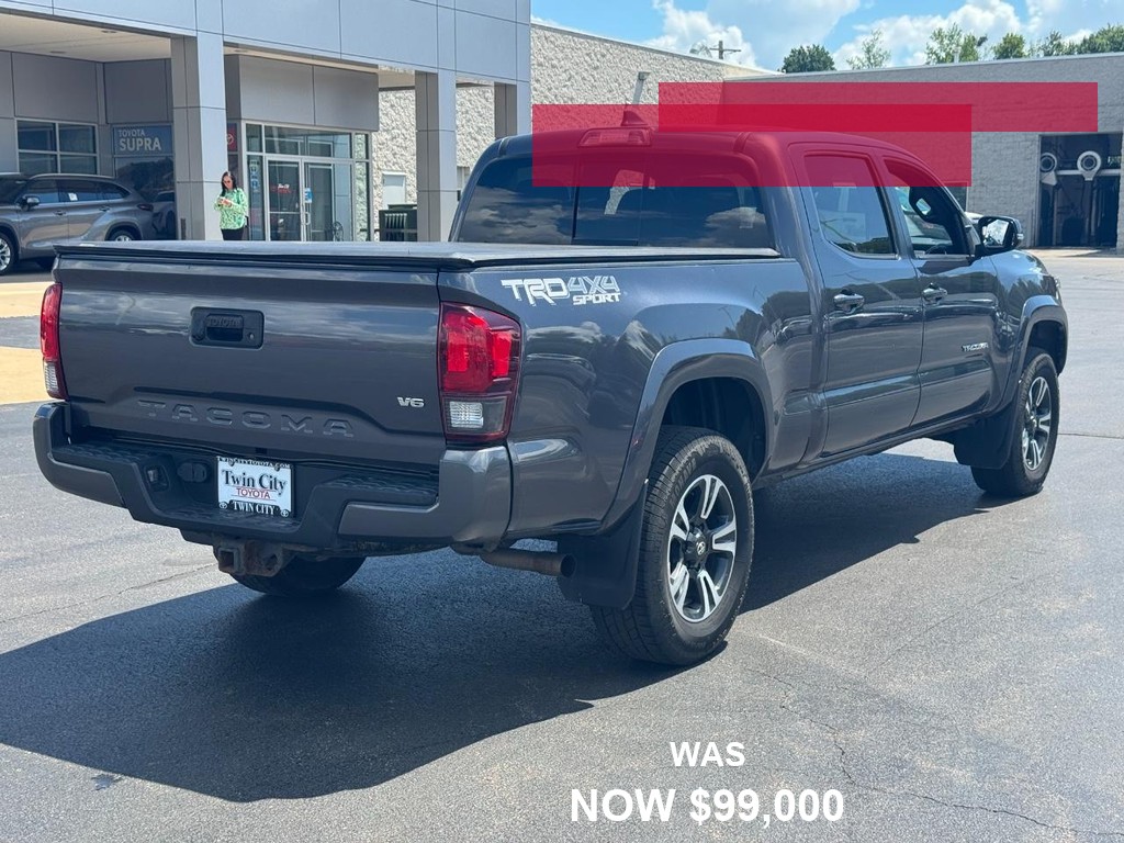 Toyota Tacoma Vehicle Full-screen Gallery Image 03
