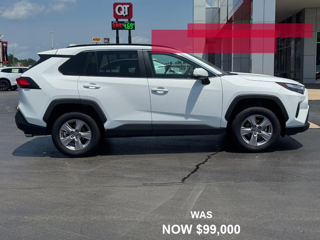 Toyota RAV4 Vehicle Full-screen Gallery Image 02
