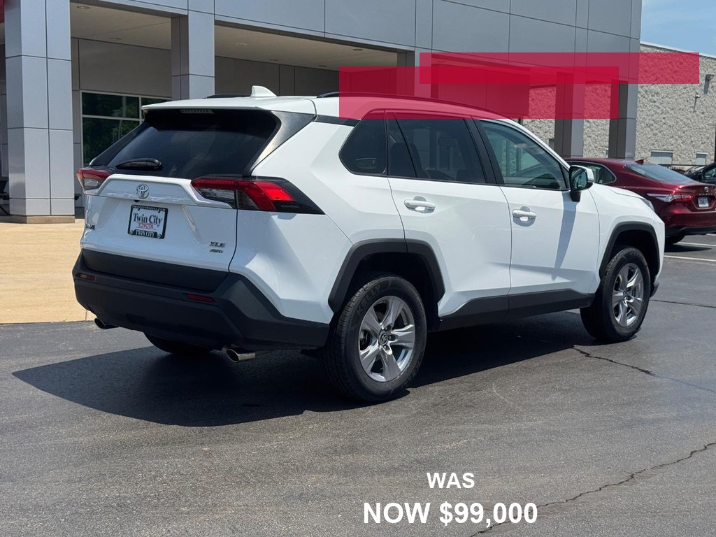 Toyota RAV4 Vehicle Full-screen Gallery Image 03