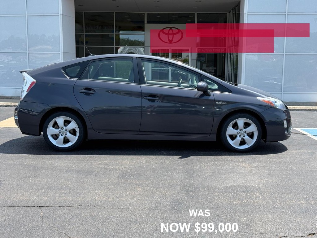 Toyota Prius Vehicle Full-screen Gallery Image 02