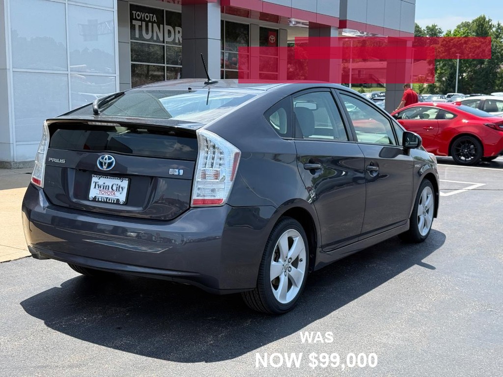 Toyota Prius Vehicle Full-screen Gallery Image 03