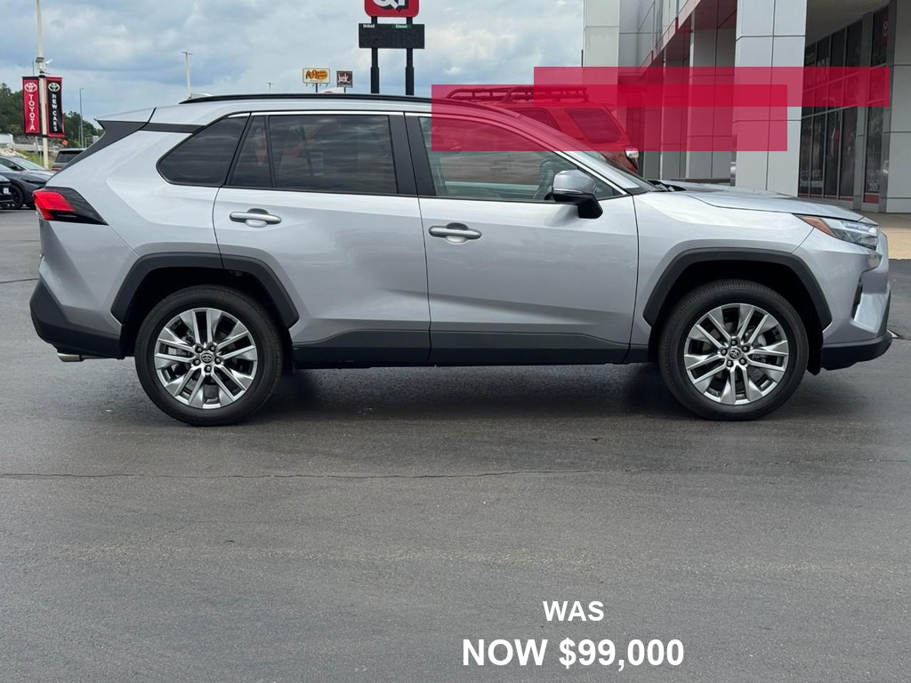 Toyota RAV4 Vehicle Full-screen Gallery Image 02