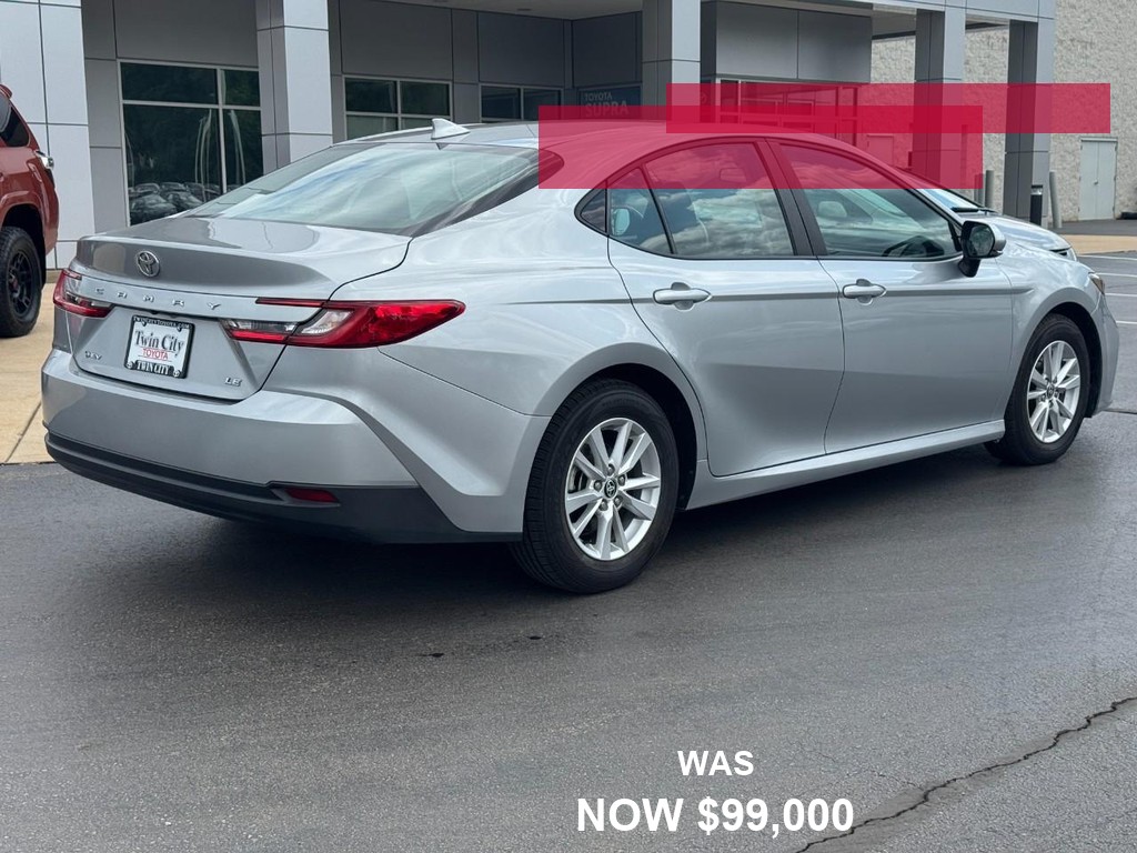 Toyota Camry Vehicle Full-screen Gallery Image 03