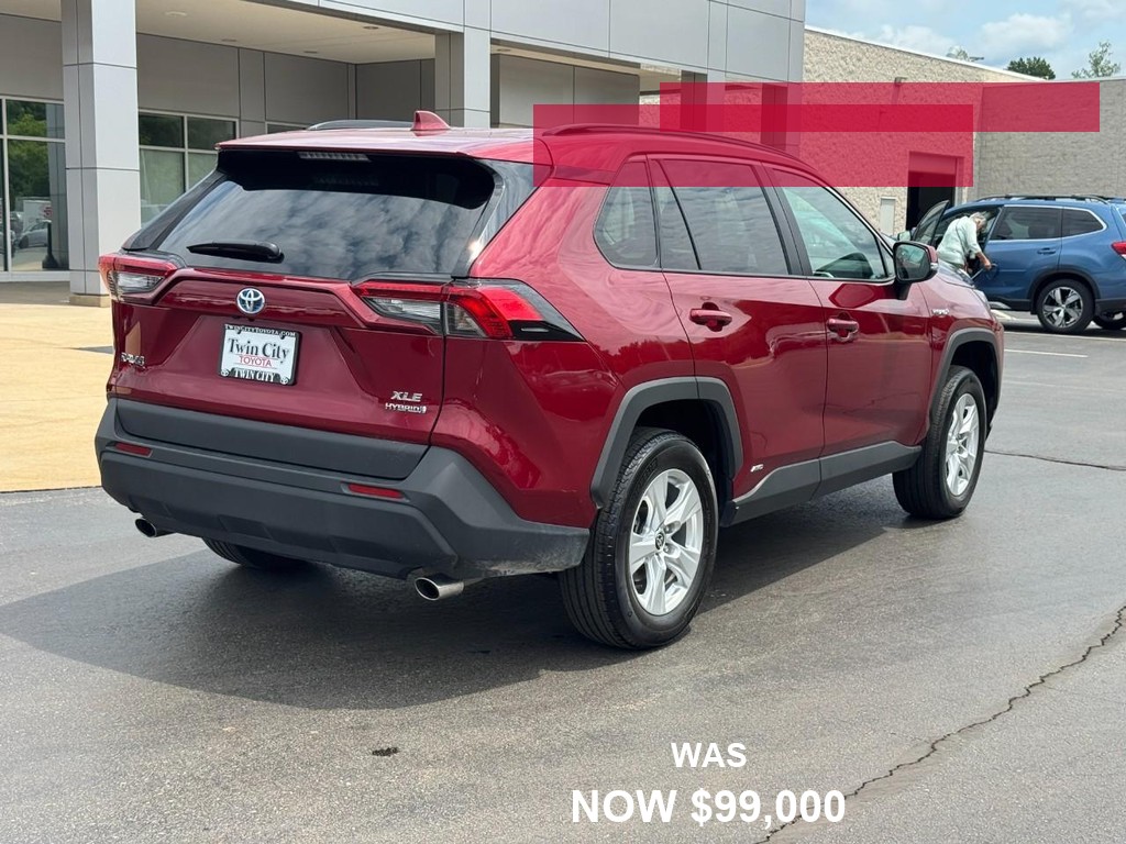 Toyota RAV4 Hybrid Vehicle Full-screen Gallery Image 03
