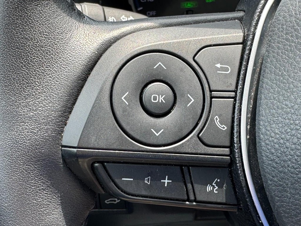Toyota RAV4 Hybrid Vehicle Full-screen Gallery Image 21