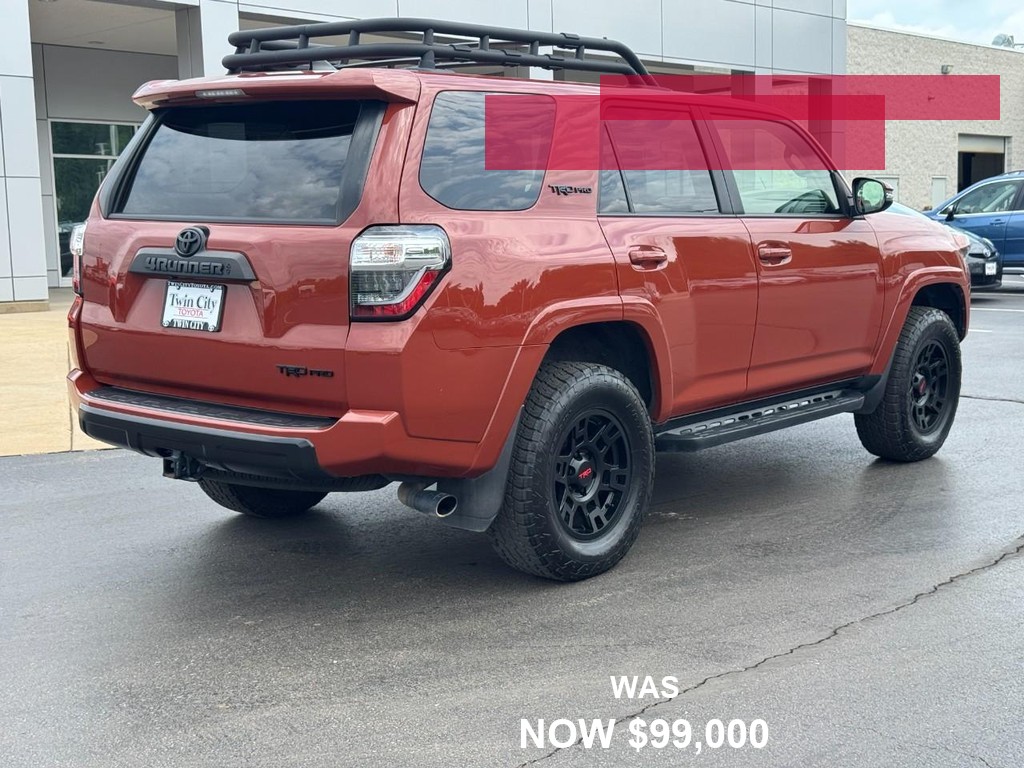Toyota 4Runner Vehicle Full-screen Gallery Image 03
