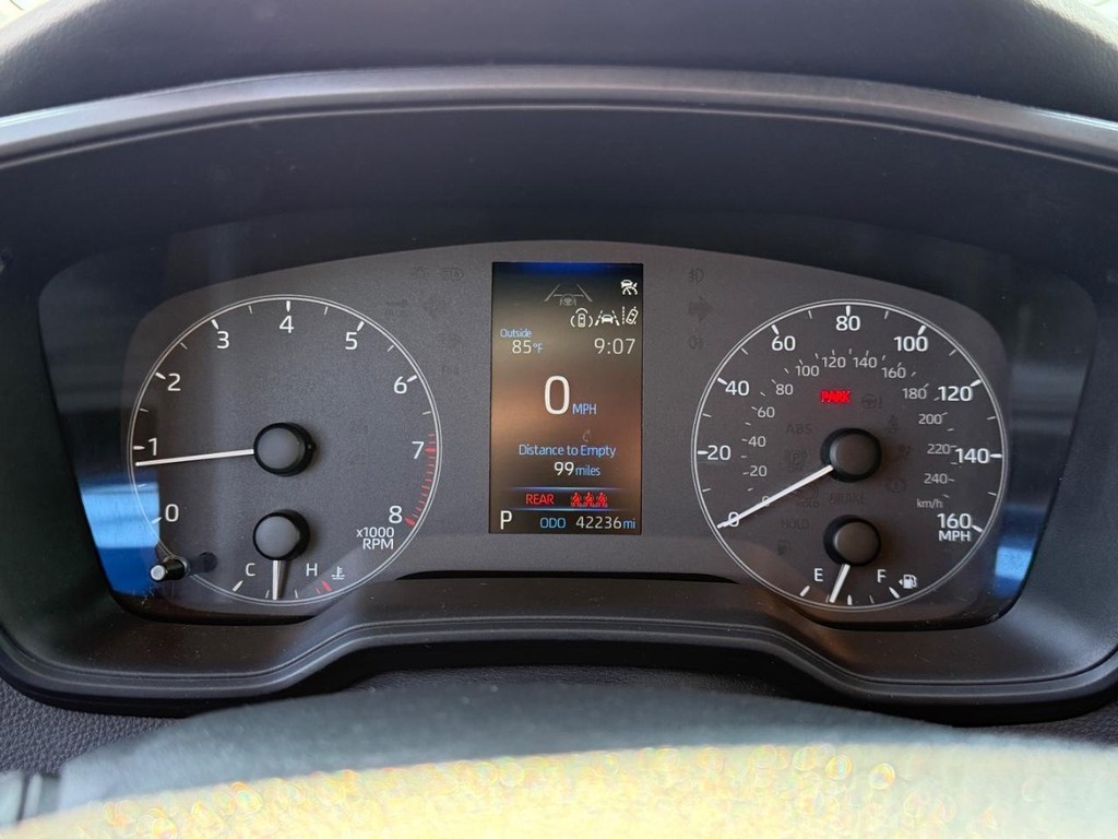 Toyota Corolla Vehicle Full-screen Gallery Image 21