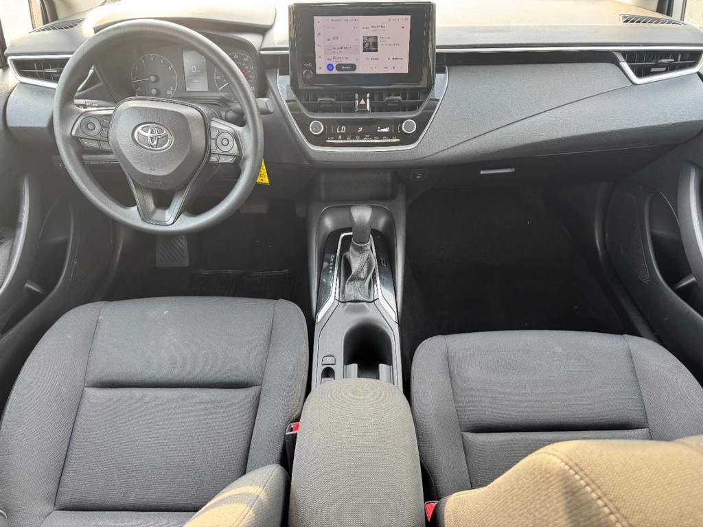 Toyota Corolla Vehicle Full-screen Gallery Image 13